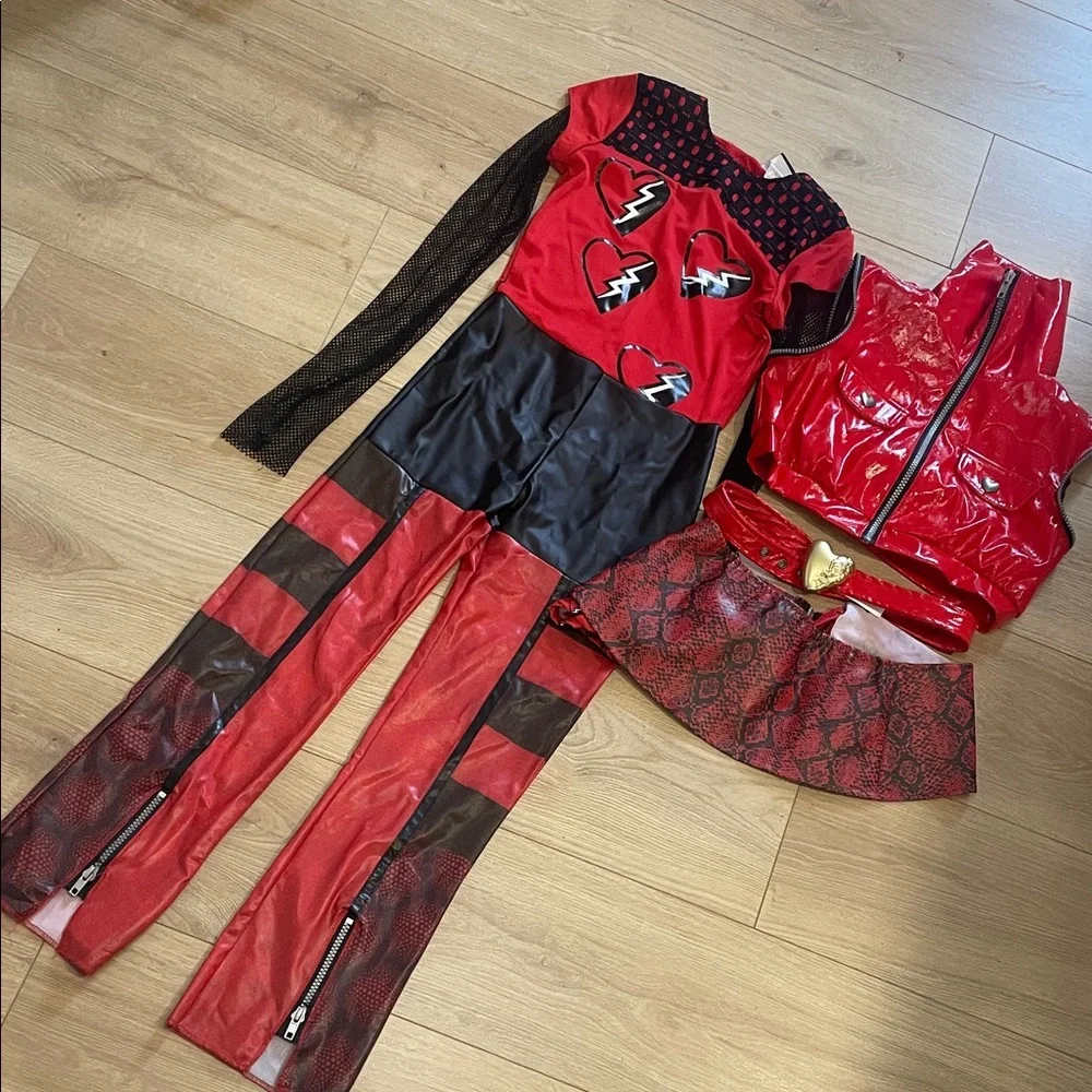 Descendants the rise of red 4 pieces custome girl size m - Picture 2 of 8